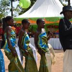 ugandische Mädchen beim Tanzen